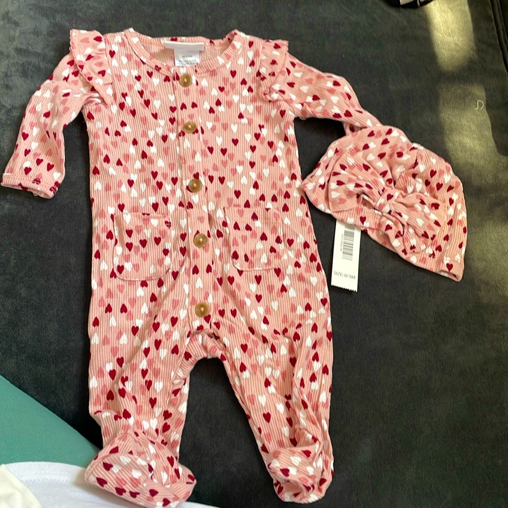 Pink footed onesie with matching hat. Hearts and buttons! Size 0-3 months